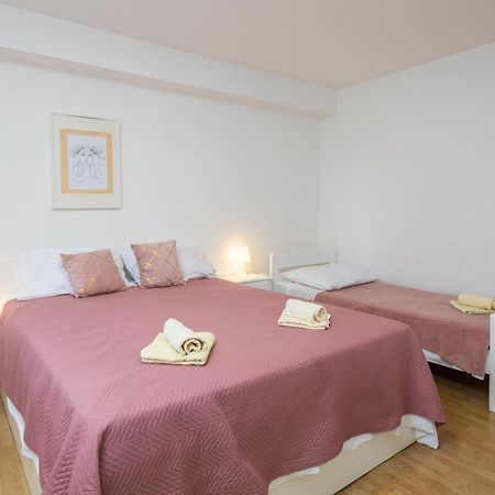 Apartments Roza Omis Exterior photo