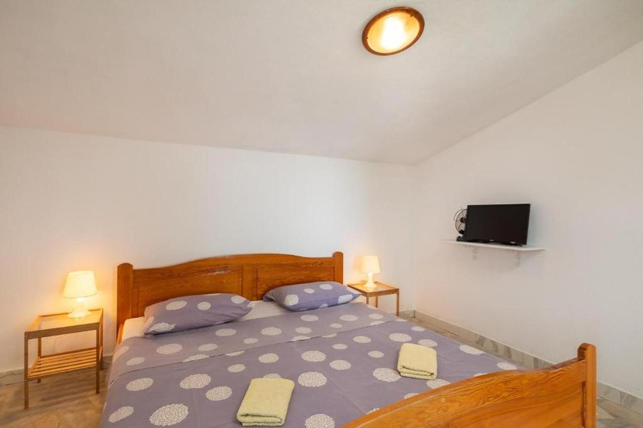 Apartments Roza Omis Exterior photo