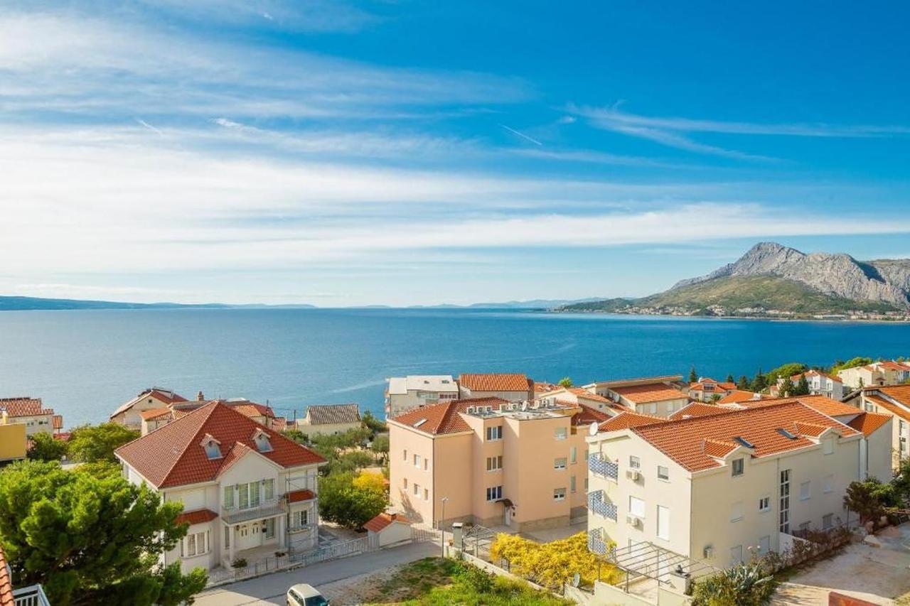 Apartments Roza Omis Exterior photo
