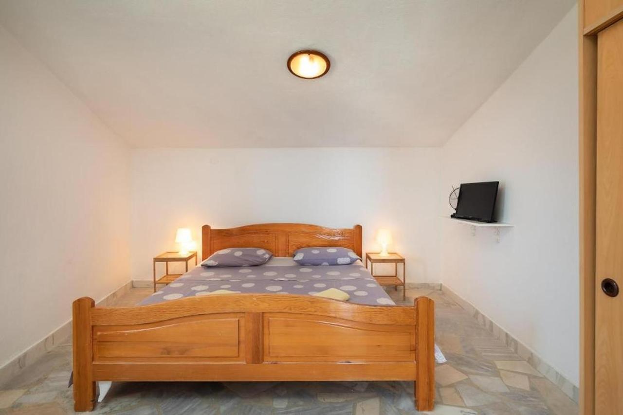 Apartments Roza Omis Exterior photo
