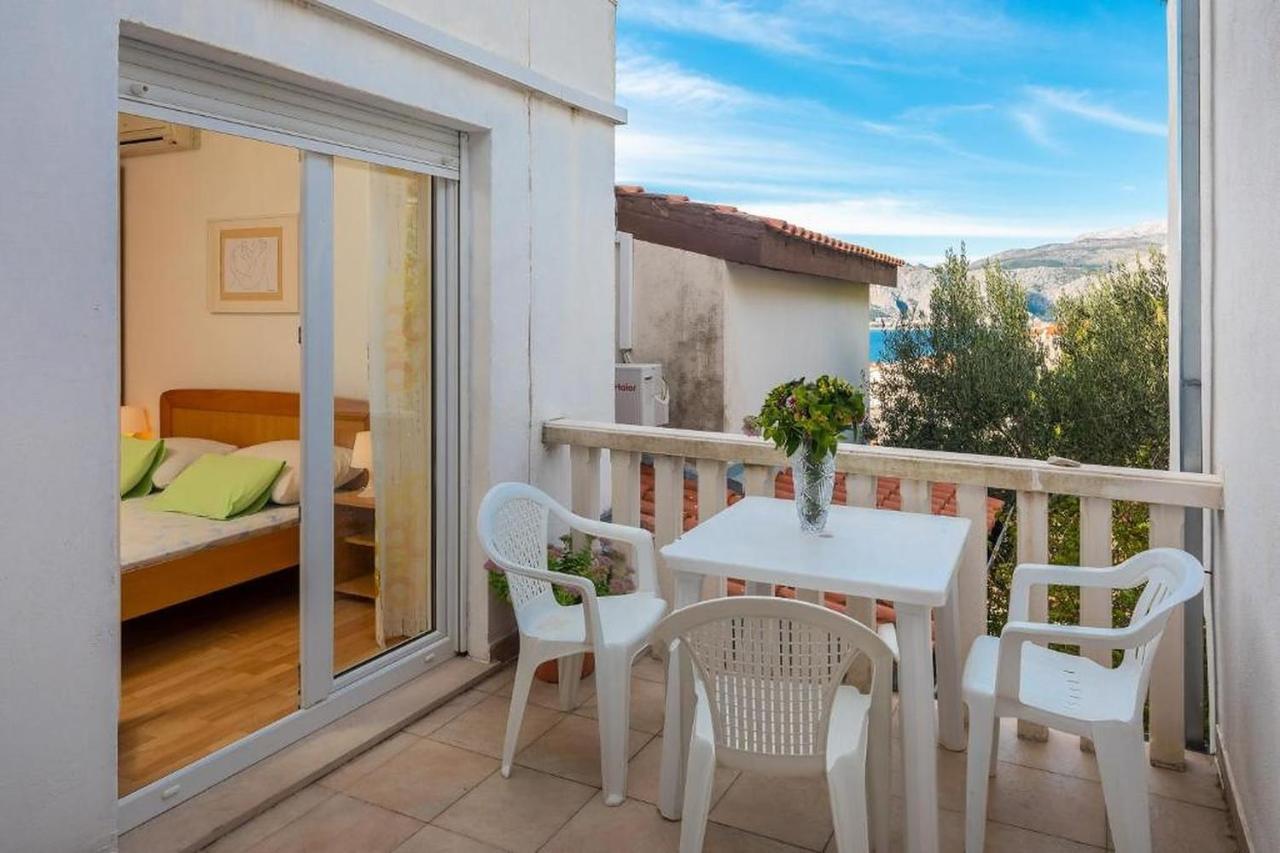 Apartments Roza Omis Exterior photo