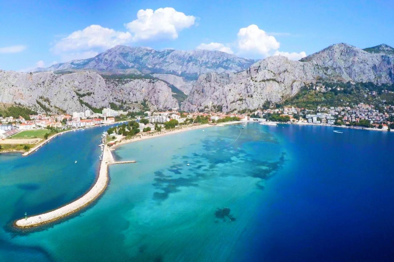 Apartments Roza Omis Exterior photo