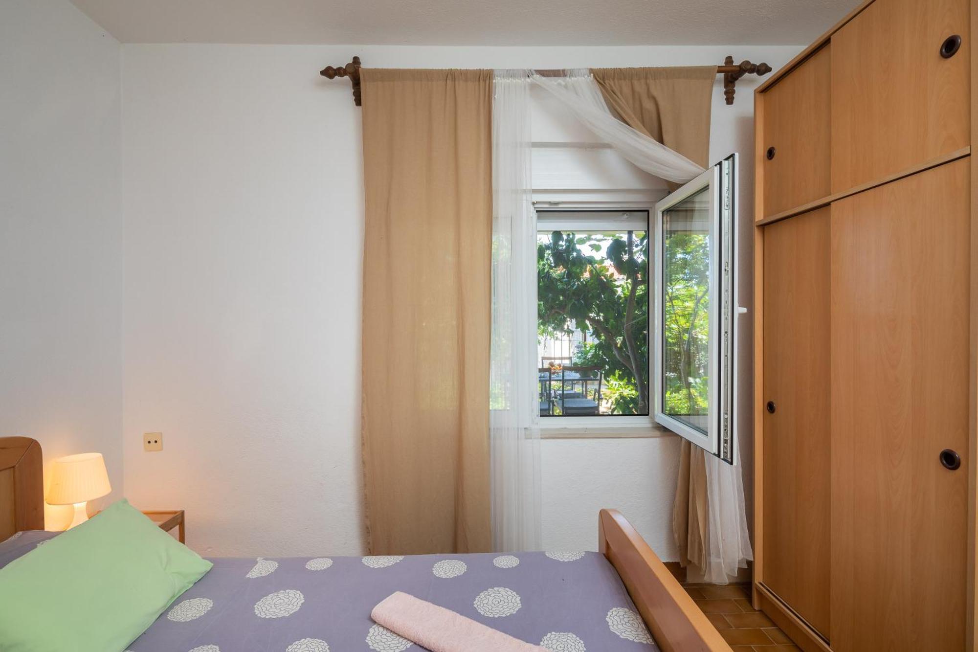 Apartments Roza Omis Exterior photo