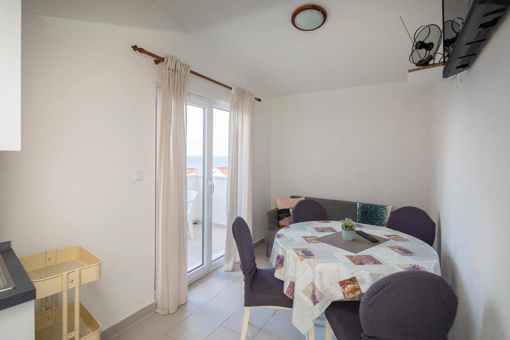 Apartments Roza Omis Exterior photo