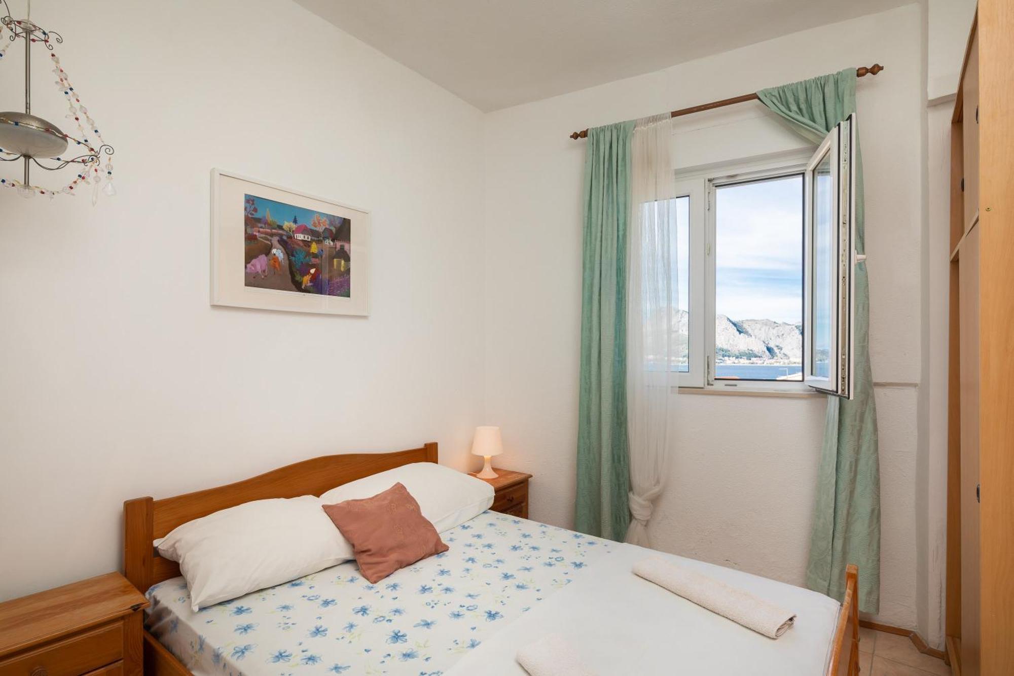 Apartments Roza Omis Exterior photo