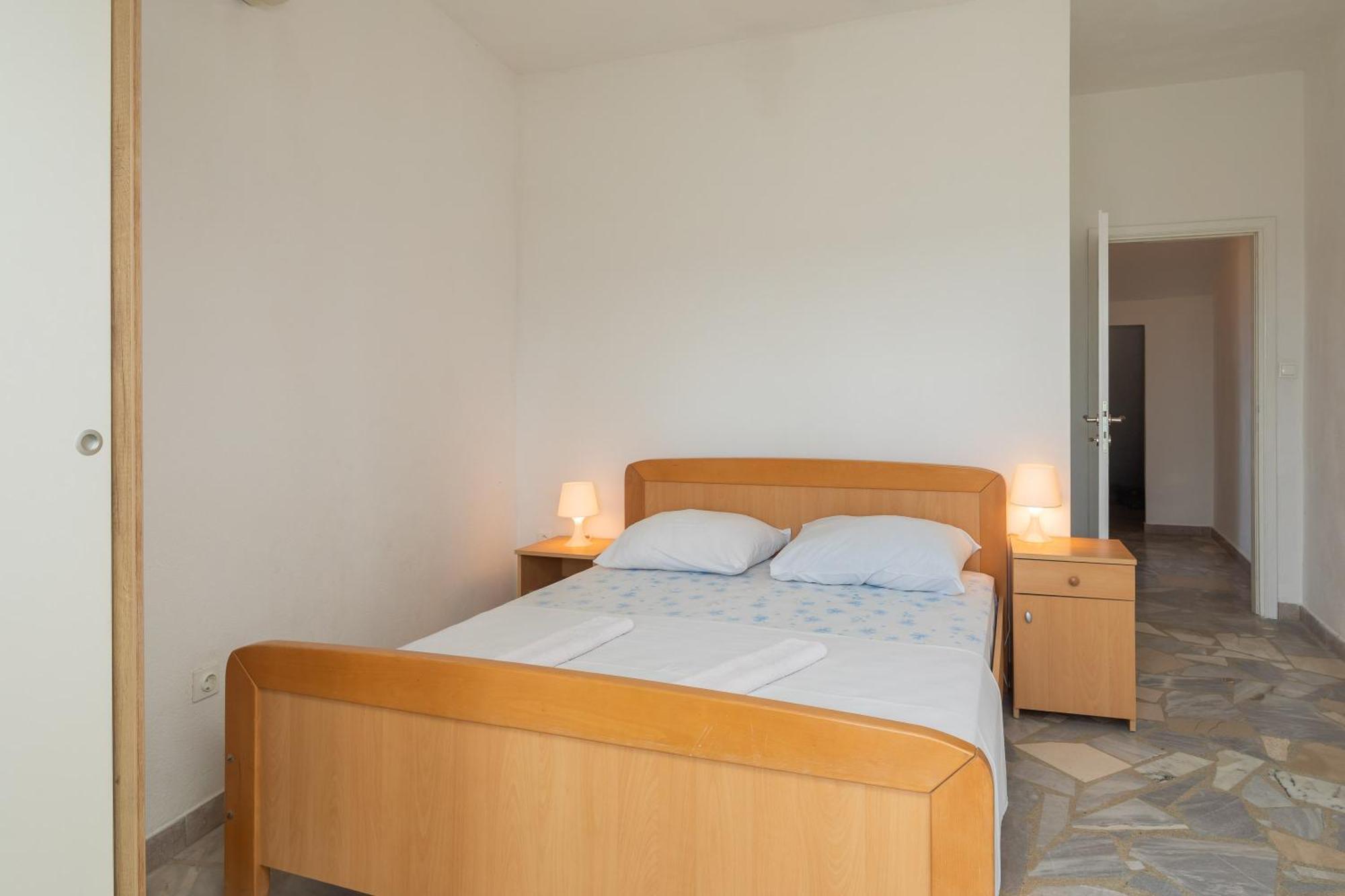 Apartments Roza Omis Exterior photo