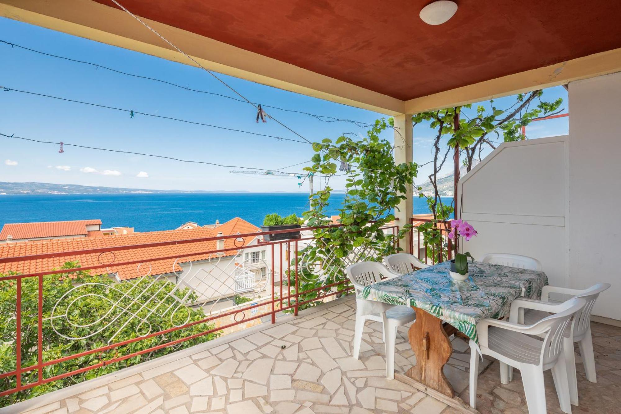 Apartments Roza Omis Exterior photo