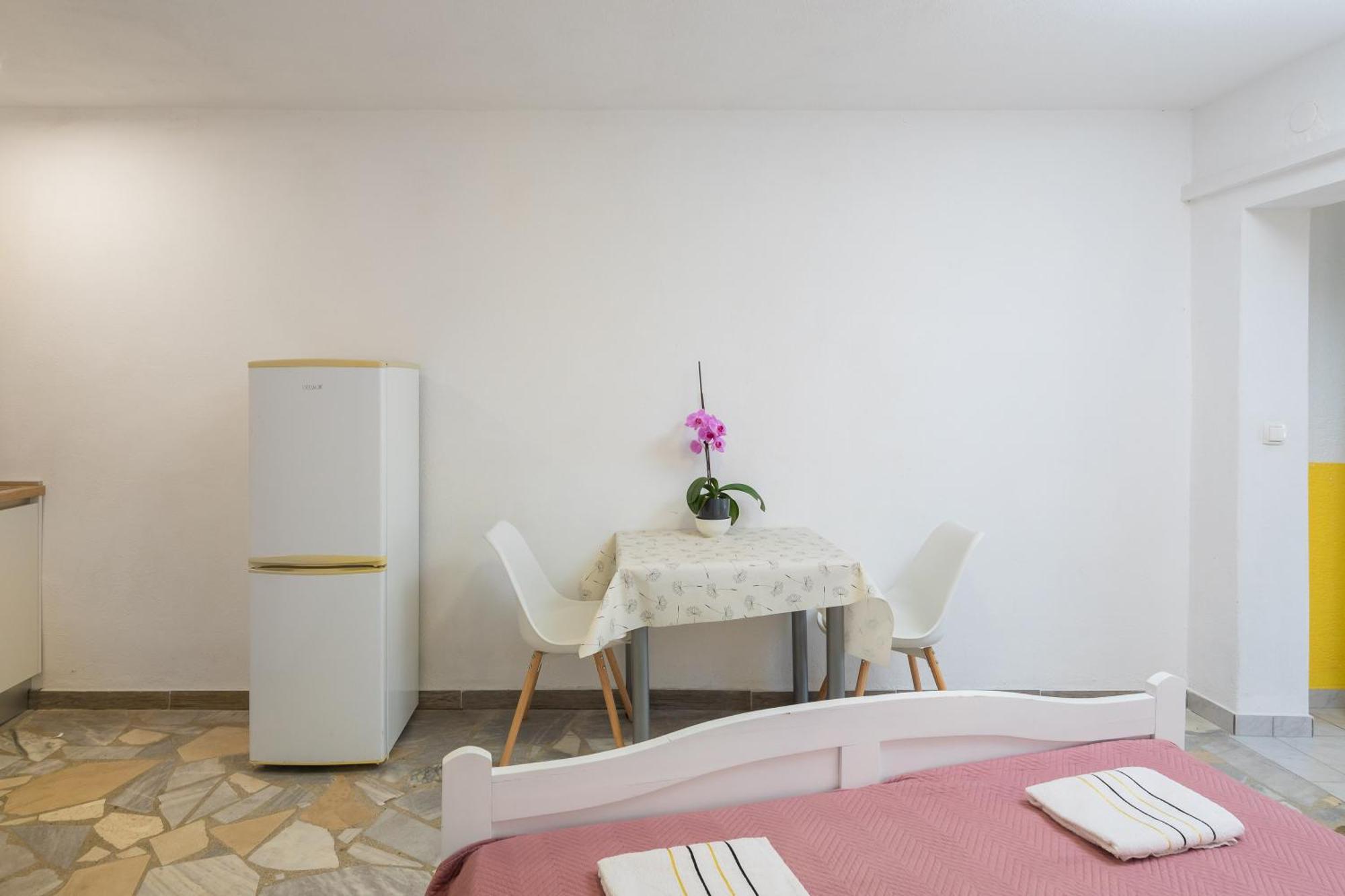 Apartments Roza Omis Exterior photo