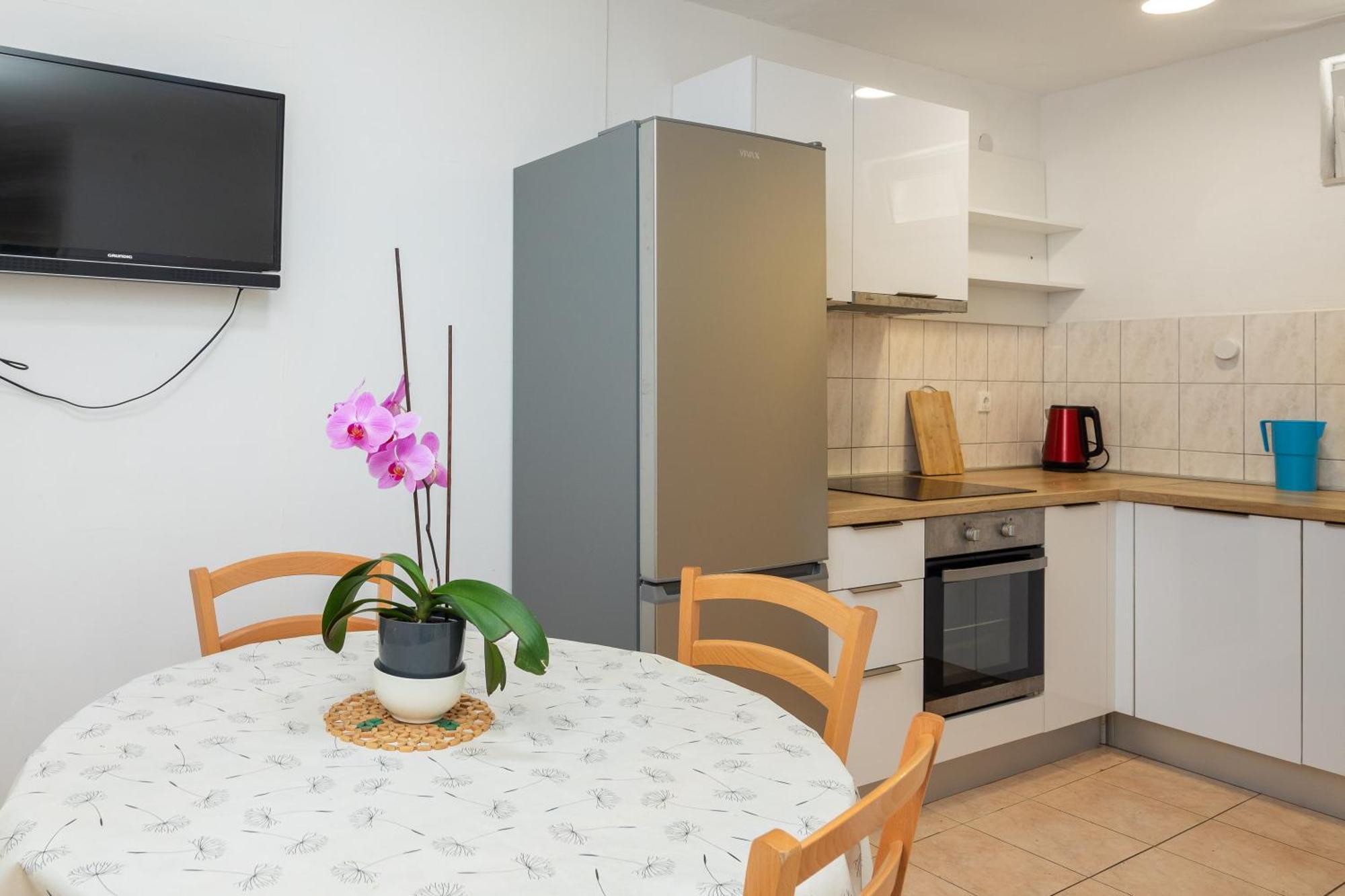 Apartments Roza Omis Exterior photo