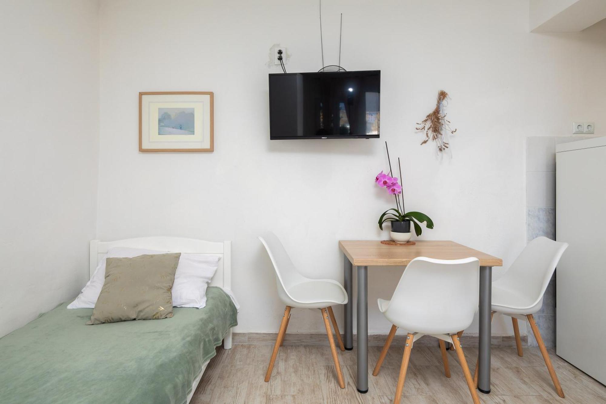 Apartments Roza Omis Exterior photo