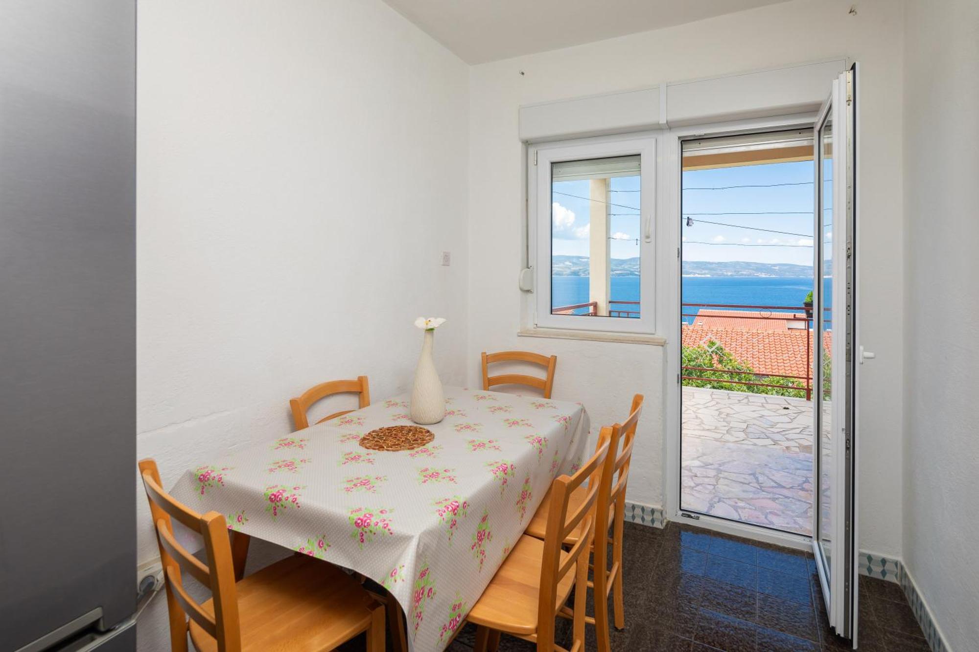 Apartments Roza Omis Exterior photo