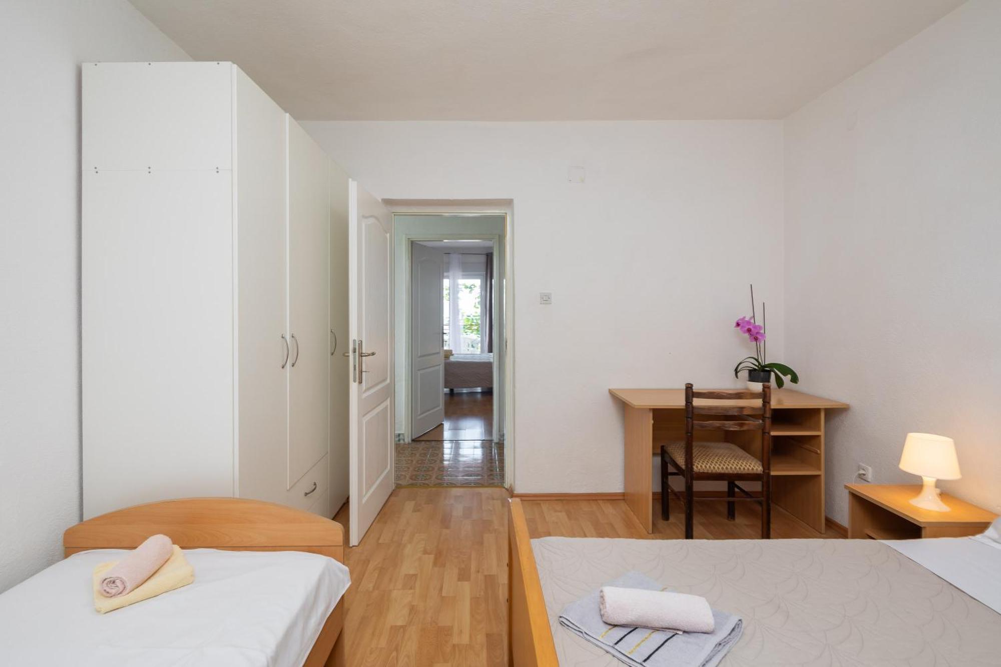 Apartments Roza Omis Exterior photo