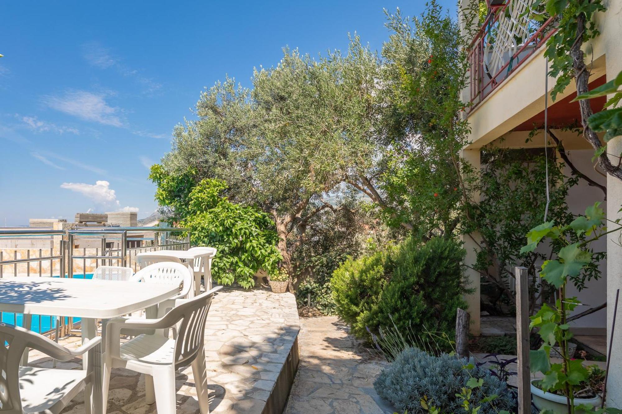 Apartments Roza Omis Exterior photo