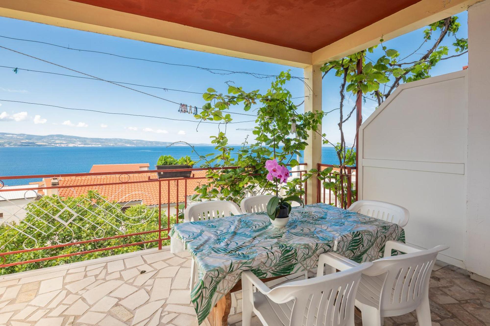 Apartments Roza Omis Exterior photo